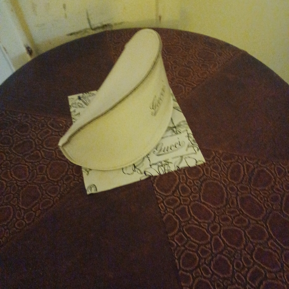 White gucci sunglass case - Picture 5 of 7